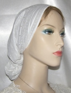 White Cotton Eyelet Mitpachat Headcovering