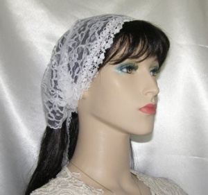 Yehudit White Floral Lace Mimkhatah Bandana Head Covering