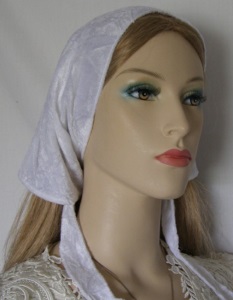 Shira White Plush Velvet Mimkhatah